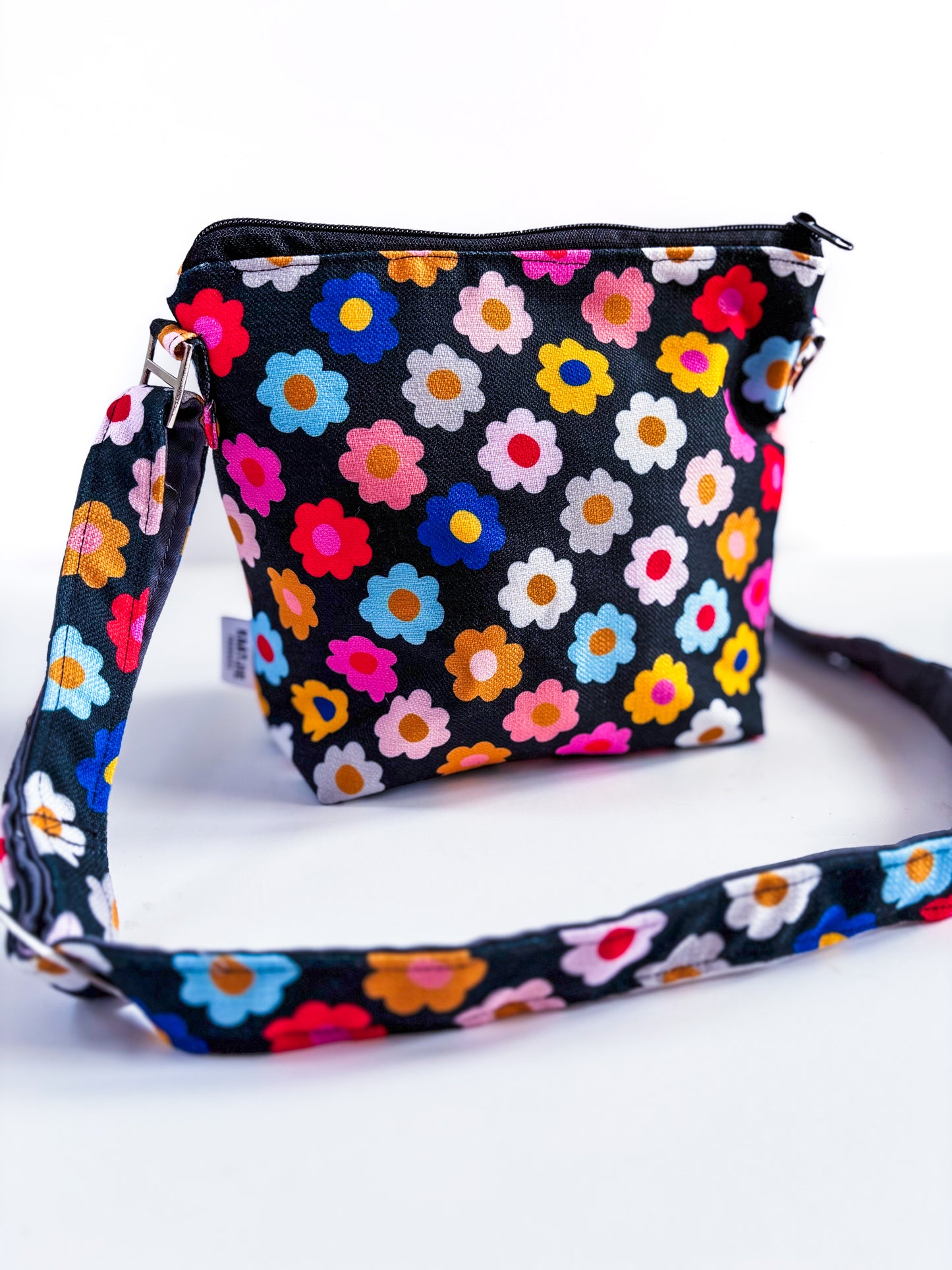 Mini sling bags: in stock